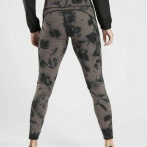 Athleta Rainier 7/8 Tight Leggings | Black Floral Print | Size Large